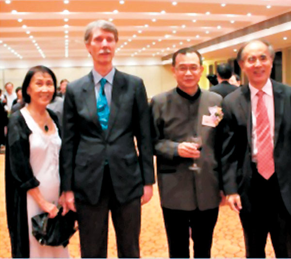 ◆（左起）黃麗明、Peter Gill、彥火、韓山碧於2021年10月25日《明報月刊》創刊45周年誌慶酒會上。 作者供圖