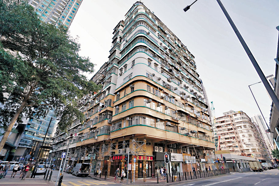 ◆大角咀富貴大廈法團主席直言，新例降低強拍門檻有助舊樓業主出售單位改善居住環境。圖為富貴大廈。 資料圖片