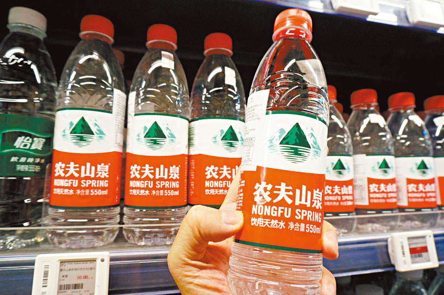 ◆消委會測試結果充分顯示，農夫山泉產品全面符合相關標準。 香港文匯報記者北山彥  攝