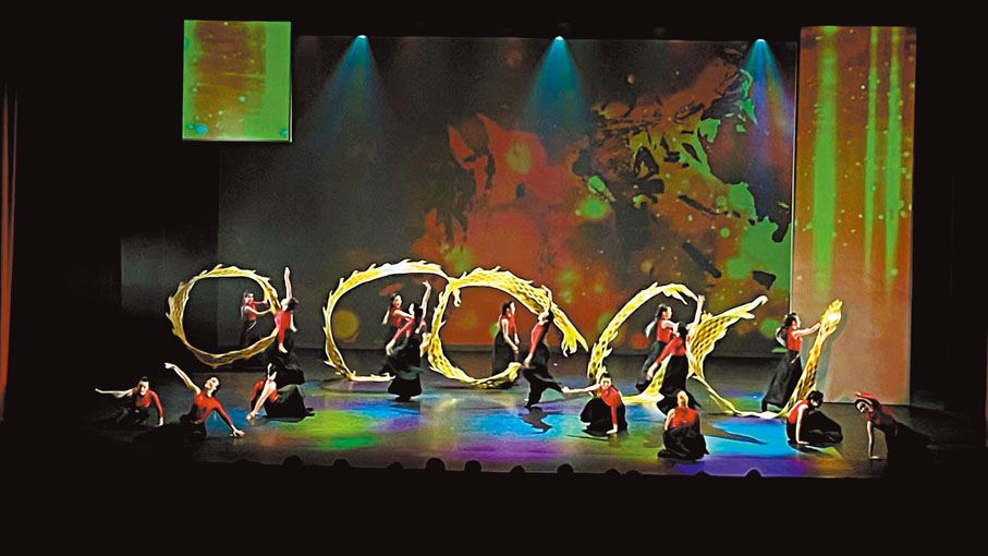 ◆以非物質文化遺產「舞火龍」為主體的《龍謠》。實習記者熊希雅  攝