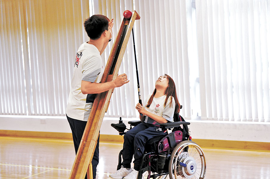 ◆何宛淇（右）大賽經驗豐富。香港文匯報記者徐梓鋒  攝