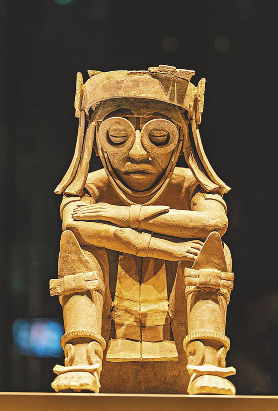 ◆陶像（公元600-900年，韋拉克魯斯州中部文化）表現了古代祭司正在向雨神轉化的過程。    主辦方供圖