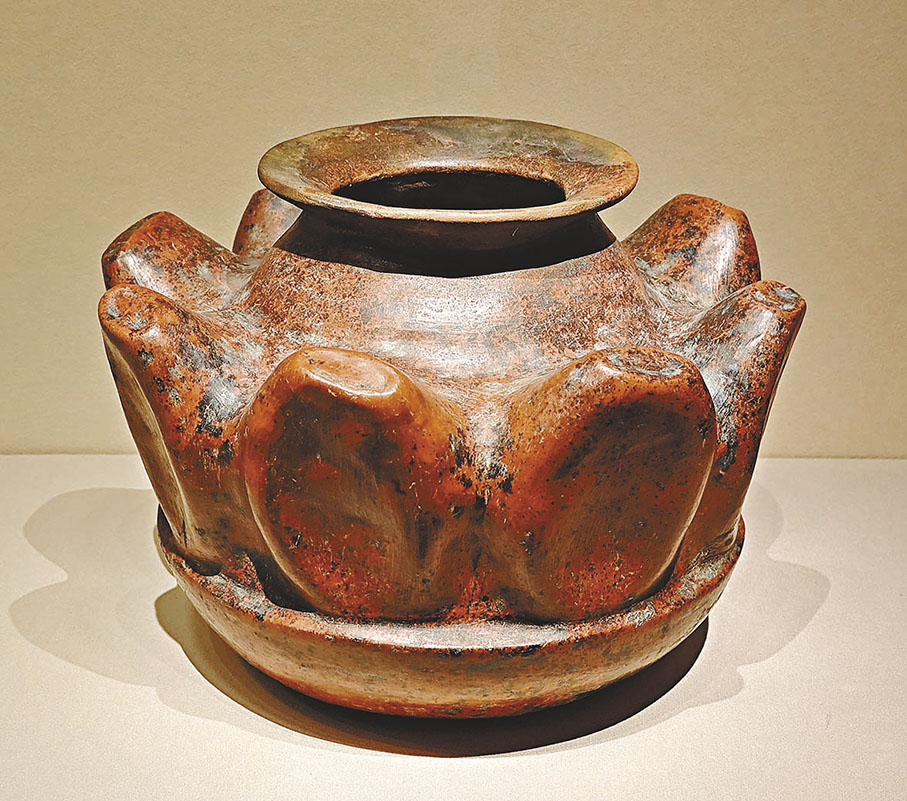 ◆玉米粒造型陶罐（公元200-600年，豎井墓文化）