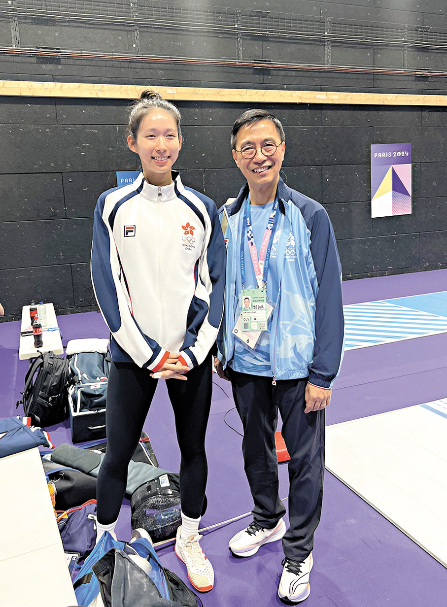 ◆楊潤雄在巴黎奧運開幕式前夕為劍擊運動員江旻憓打氣。