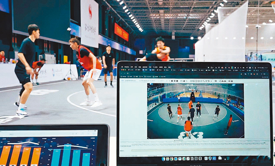 ◆商湯AI智慧籃球產品可實現實時動作捕捉和分析，呈現多維度的運動表現數據。   香港文匯報上海傳真