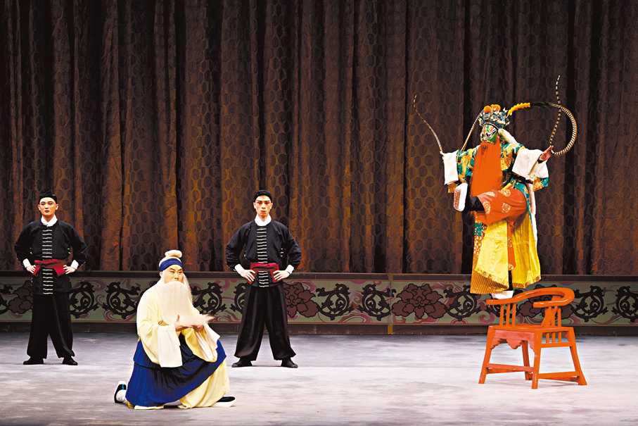 ◆《通天犀》，徐夢雪（右）飾許世英。