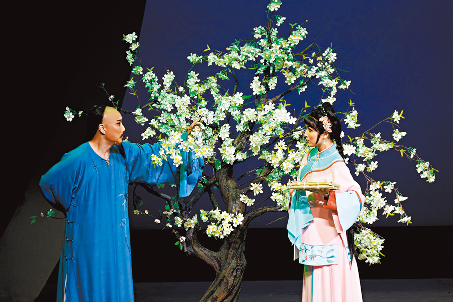 ◆劇中細訴鄭板橋與五娘的感情線。