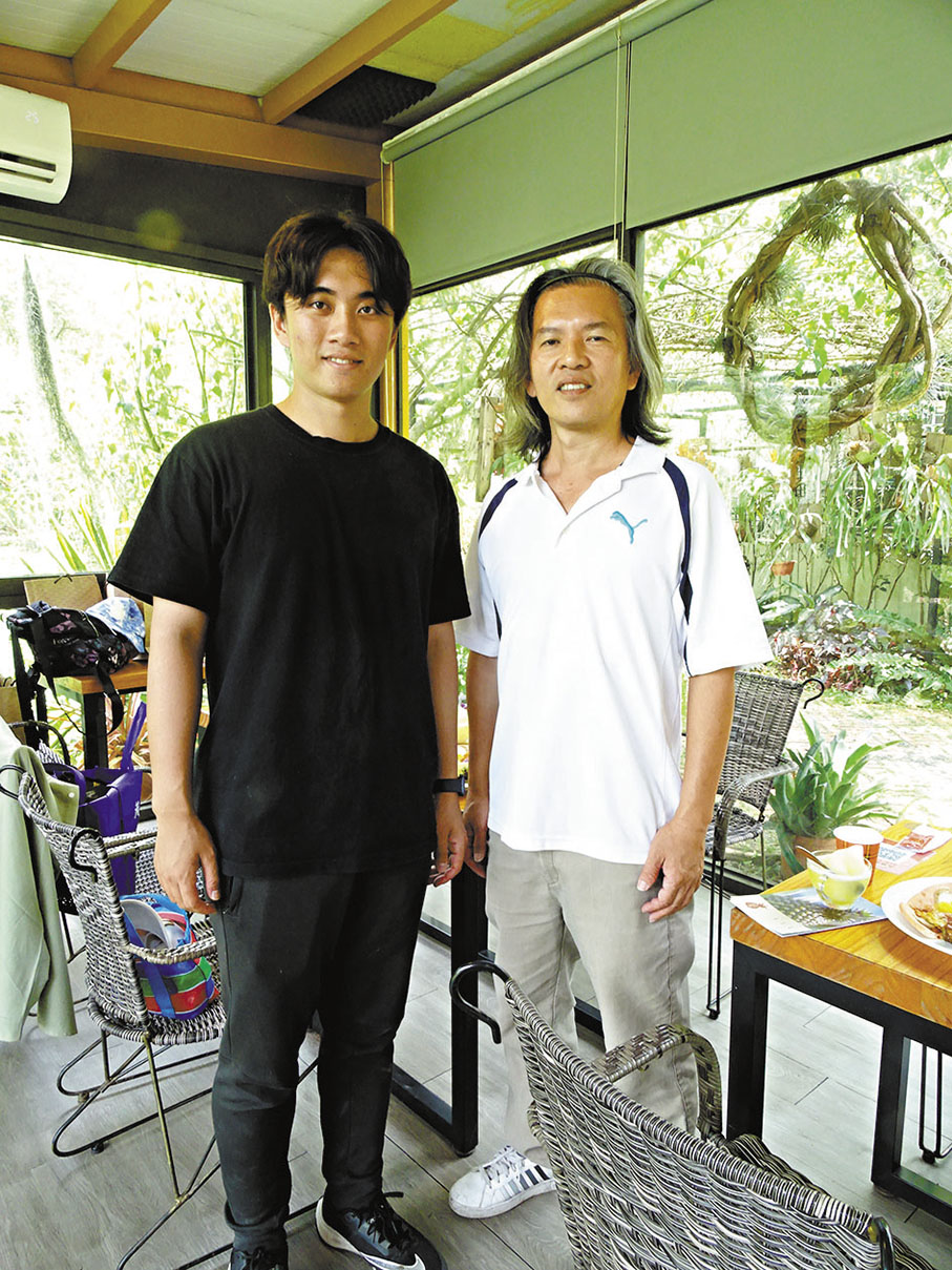 ◆銘泉生態休閒農場第二代掌門人吳木泉（右）及第三接班人吳堅銘。