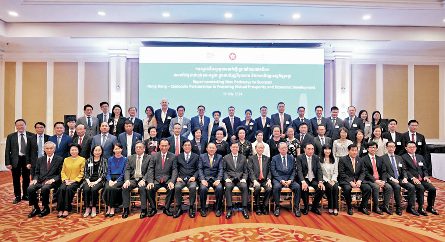 ◆香港特區代表團出席與柬埔寨商界的晚宴。大公文匯全媒體記者何嘉駿  攝