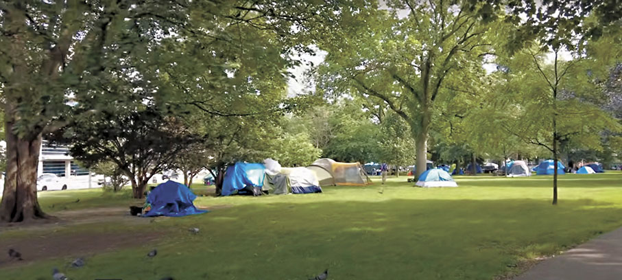 ◆多倫多租金暴漲，很多人被迫以公園為家。    成小智 攝