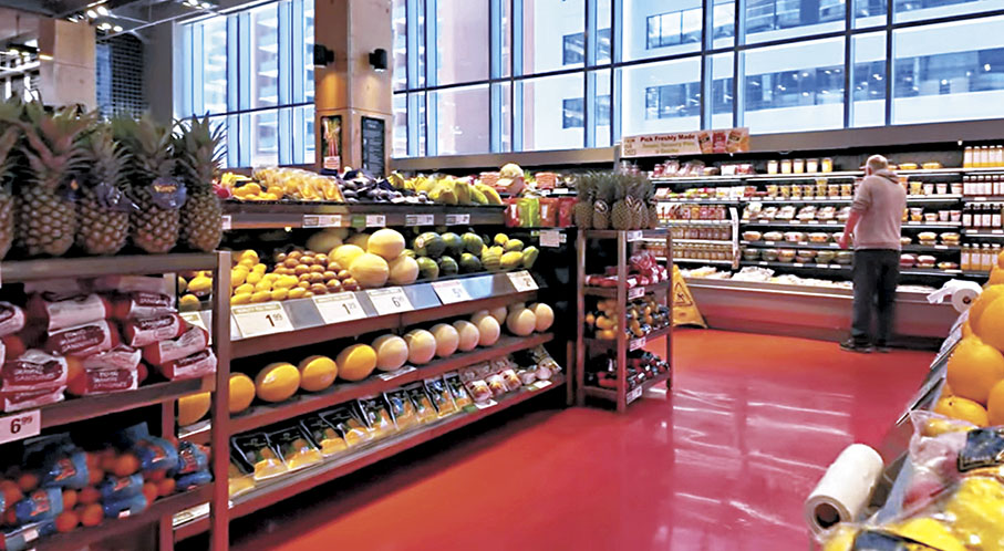 ◆超市物價持續上升，加重民眾生活負擔。    成小智 攝