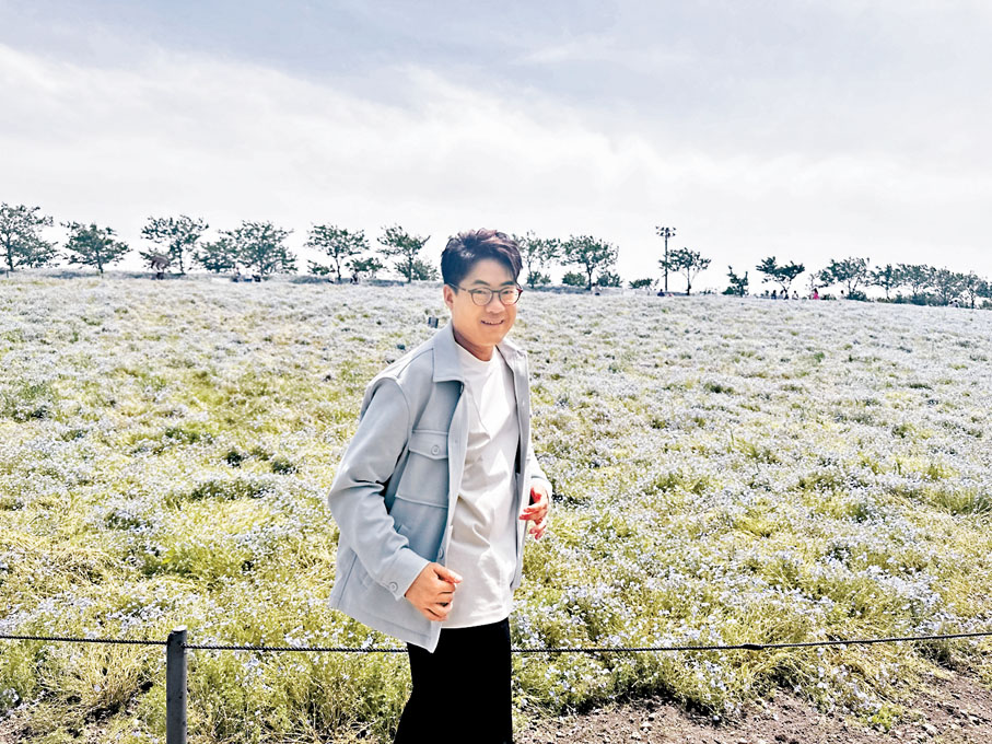 ◆羅啟豪希望粉蝶花為新歌MV帶來既夢幻又浪漫的畫面。