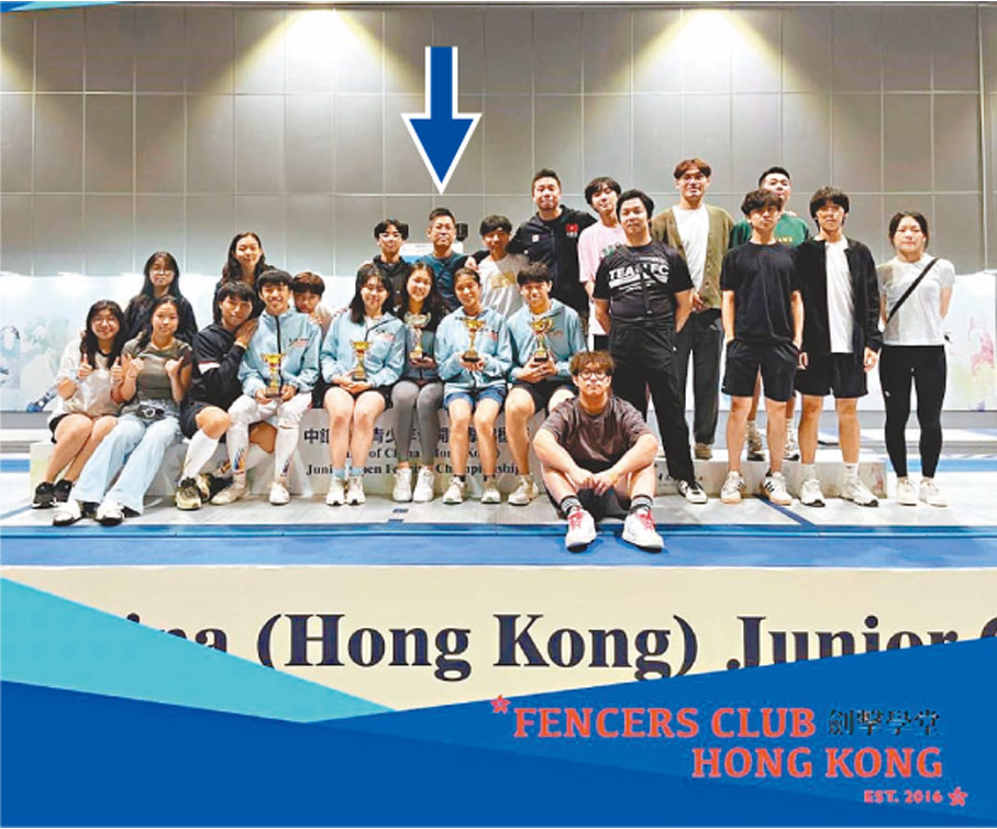 ◆劉金灘（後排左四，箭嘴示）上周率學生參賽。