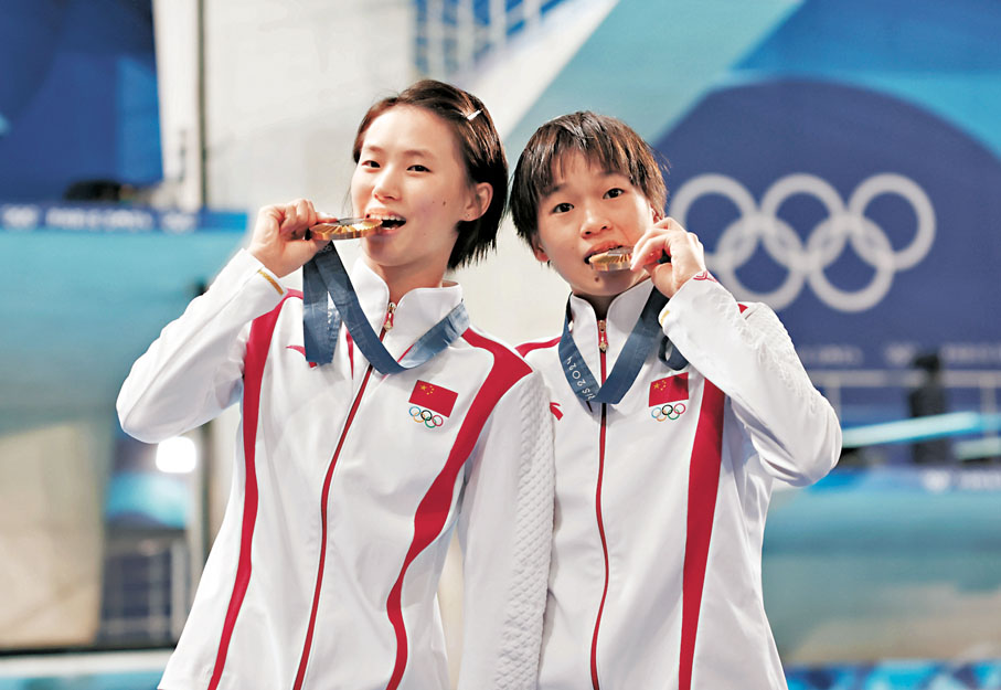 ◆在巴黎奧運會跳水女子雙人10米台決賽中，中國選手陳芋汐/全紅嬋奪得金牌。　新華社