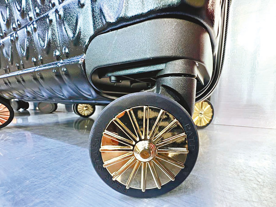 ◆金色箱輪參考了古代銅車的輪轂造型。