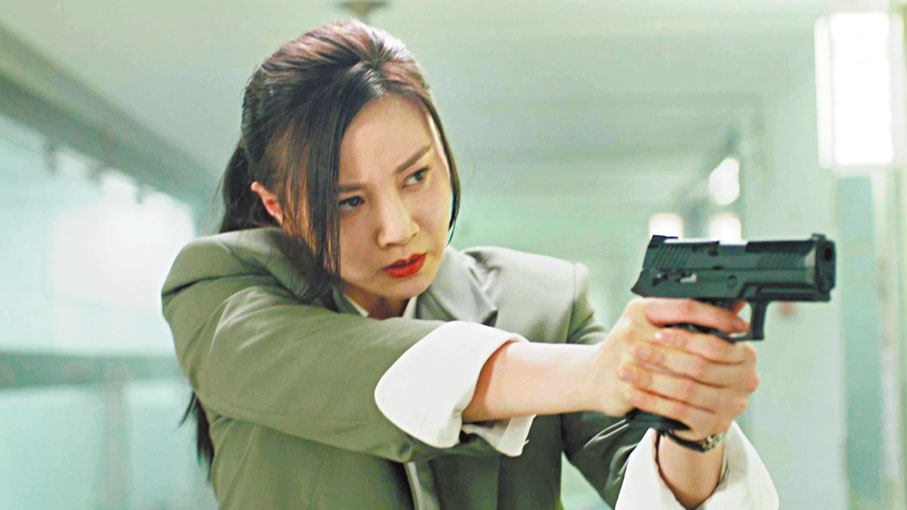 ◆朱晨麗演揸槍女警英姿颯爽。   
