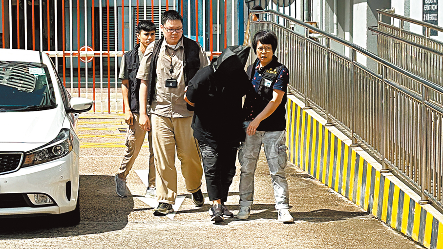 ◆警方拘捕在北角搶掠銀包的女子。