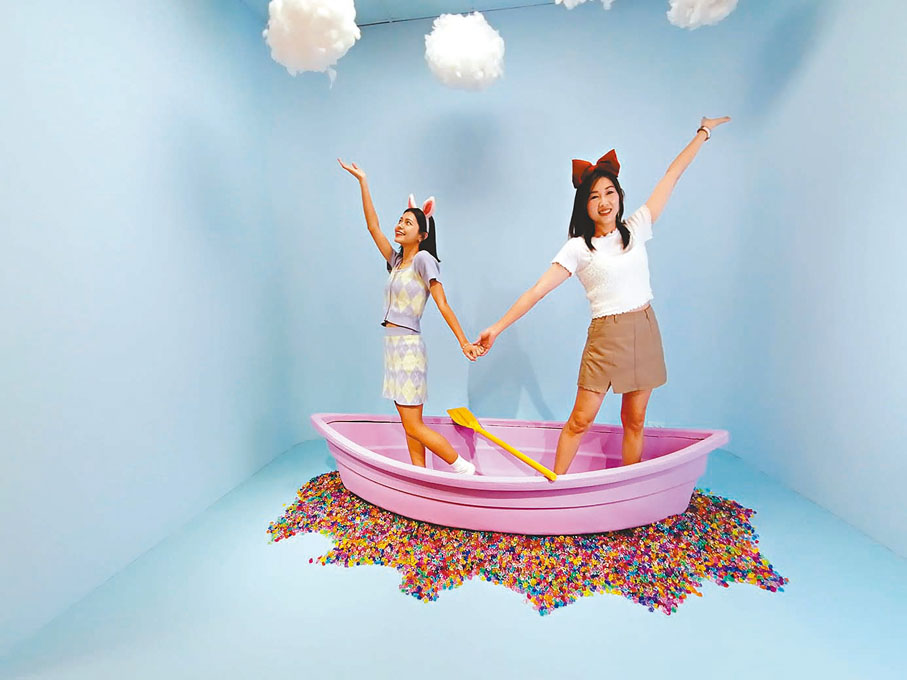 ◆在白日夢自拍館體會划木舟的樂趣。