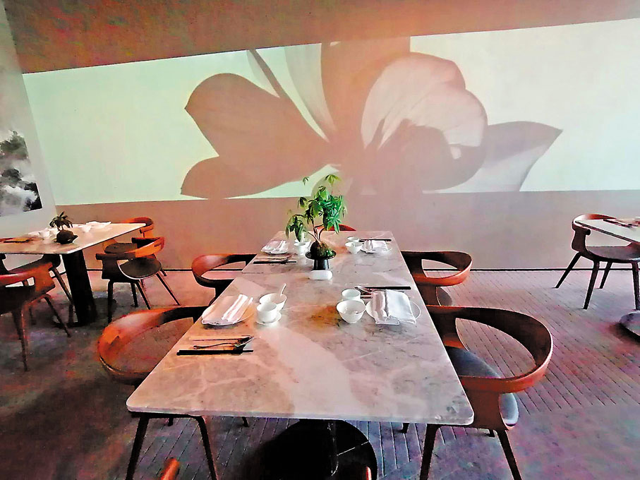 ◆餐廳中光影動態水墨畫投影畫布