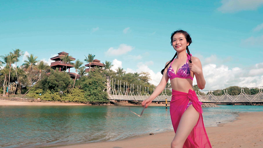◆程姜月穿泳裝自言唔知點擺Pose。
