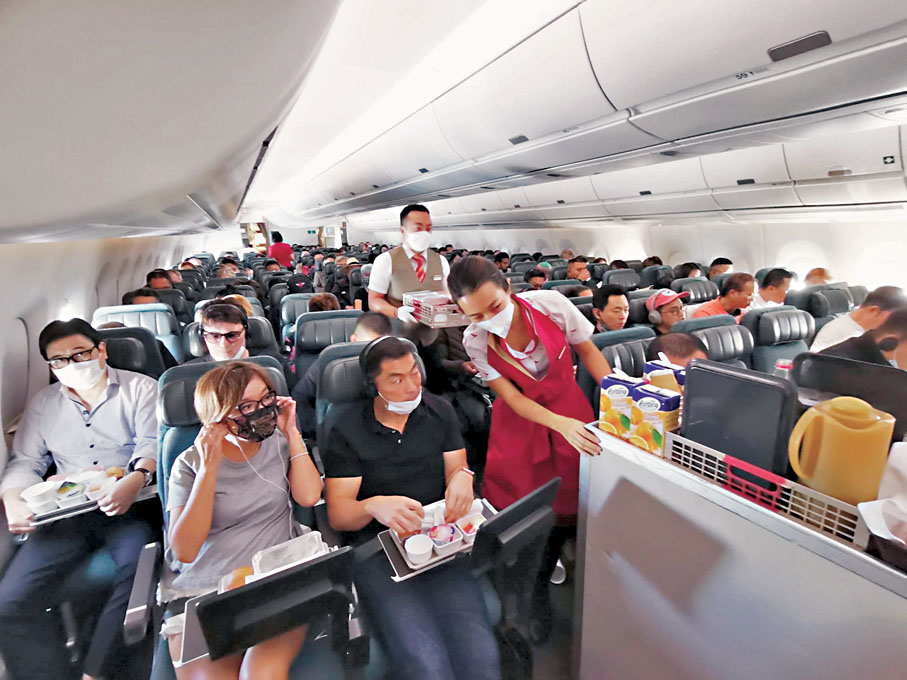 ◆國泰重建之路進展順利，航班數目將於明年首季回復至疫情前的100%水平，同時投資擴大機隊，配合業務發展。