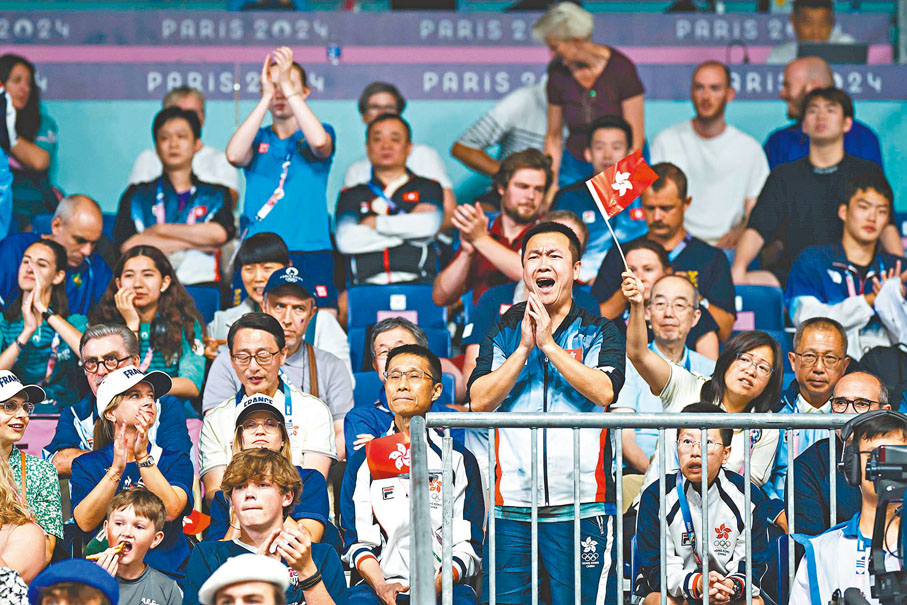 ◆李靜在觀眾席上聲嘶力竭為隊員打氣。 相片由港協暨奧委會提供