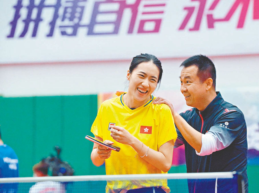 ◆李靜（右）希望將充滿鬥心和堅守執着的精神傳承下去。  資料圖片