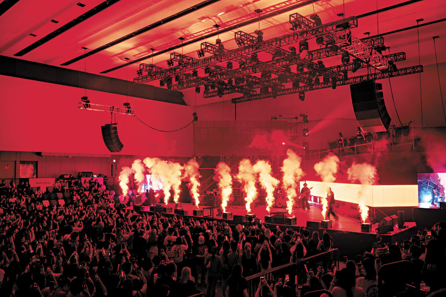 ◆創夢館內的婁峻碩演唱會氣氛火熱。 場館供圖