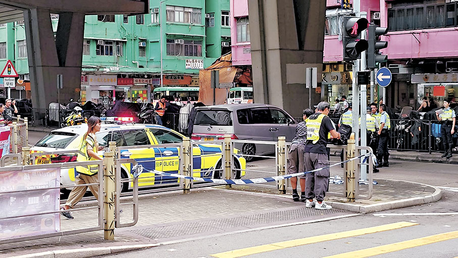 ◆逃避警方截查的毒品車在大角咀道及福全街交界失控撞欄。 網上圖片