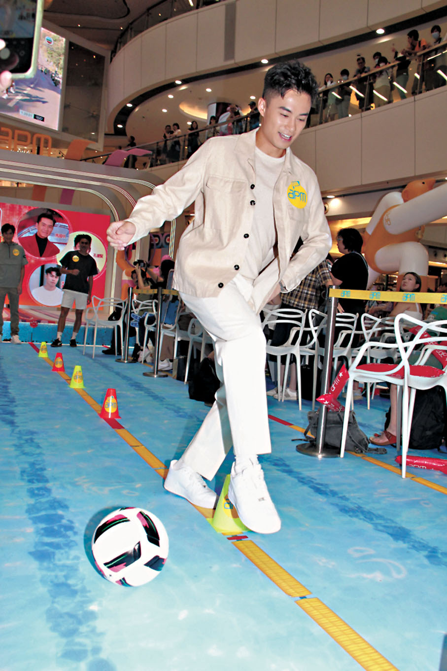 ◆孔德賢即場大秀腳法。