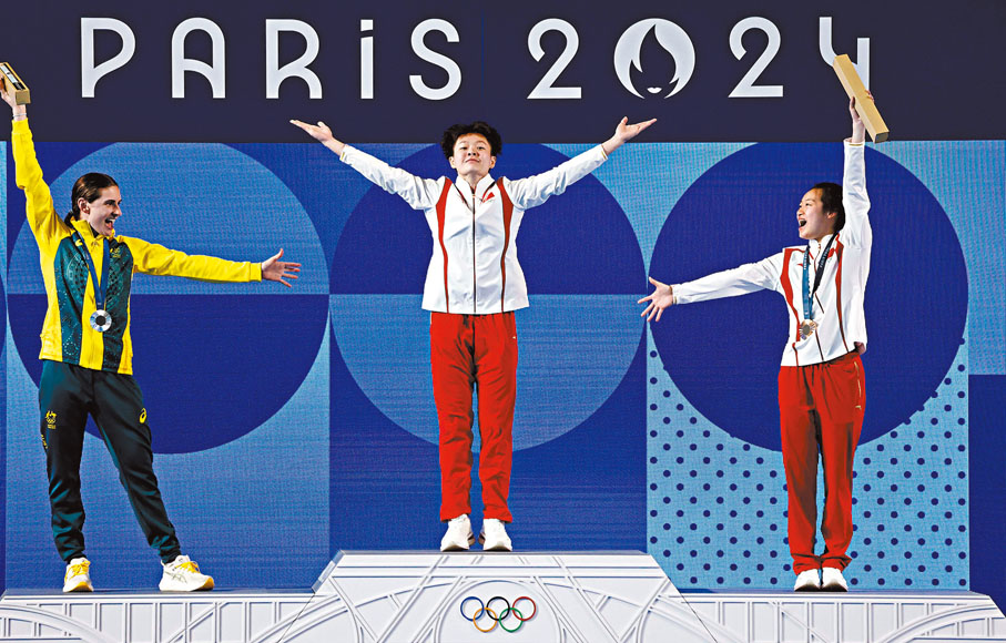 ◆昌雅妮(右)和澳洲的麥迪遜以特別的方式祝賀陳藝文。  資料圖片