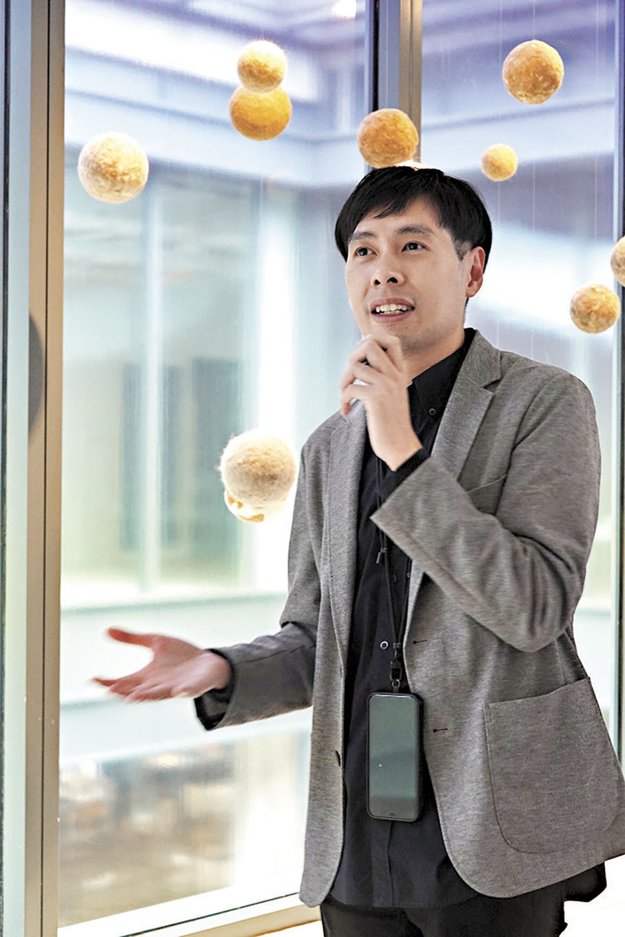 ◆伍韶勁希望透過紡織、聲音與光影元素的融合，帶動參觀者五感。