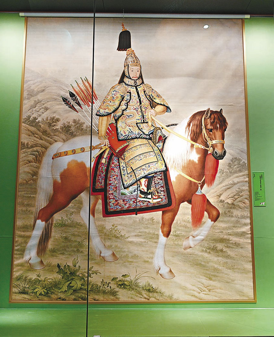 ◆郎世寧作品《乾隆皇帝戎裝大閱圖》軸。  中新社圖片