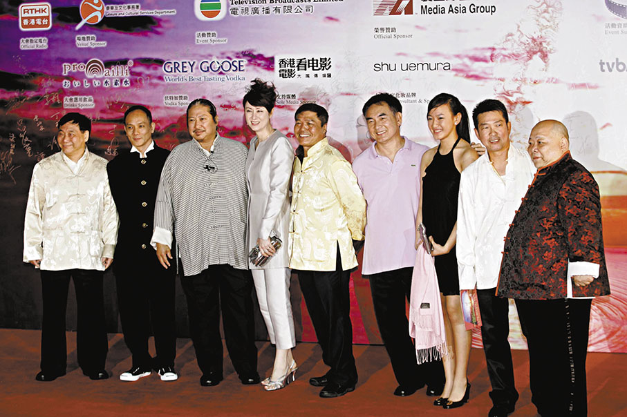 ◆2009年，元奎(右四)出席金像獎頒獎禮。