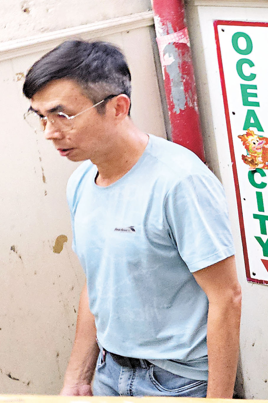 ◆通菜街三無大廈住戶葉先生表示，有收到「消防安全指示」，但無人統籌改善消防安全。