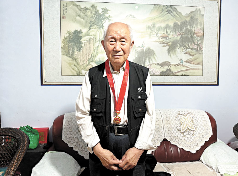 ◆受害者李厚賓的兒子、90多歲的老人李剛認為，日本侵略中國是國家行為，731部隊原成員個人道歉的行為，不是日本真正的懺悔。香港文匯報記者于海江 攝