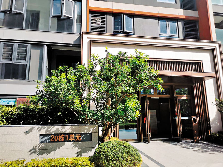 ◆鄭欽文商標註冊申請地址無人應門。香港文匯報記者張帥 攝