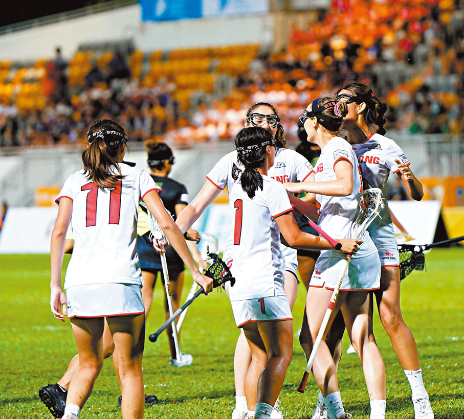 ◆港隊球員慶祝入球。