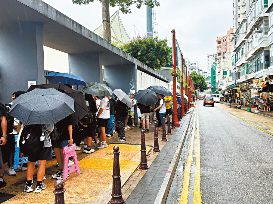 ◆開賽前4小時已有大批球迷等候入場。