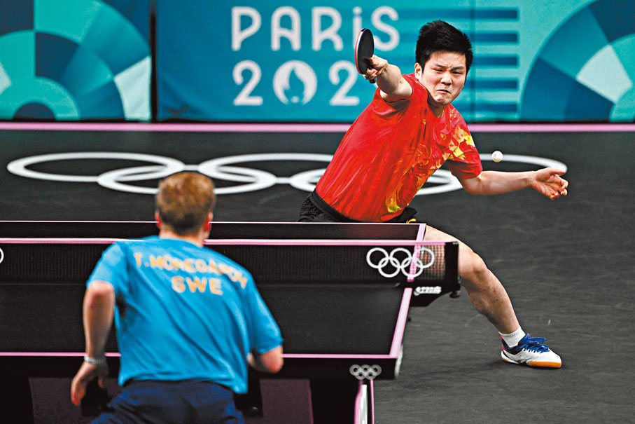 ◆樊振東(右)勇奪巴黎奧運會乒乓球男子單打與男子團體兩面金牌。  資料圖片