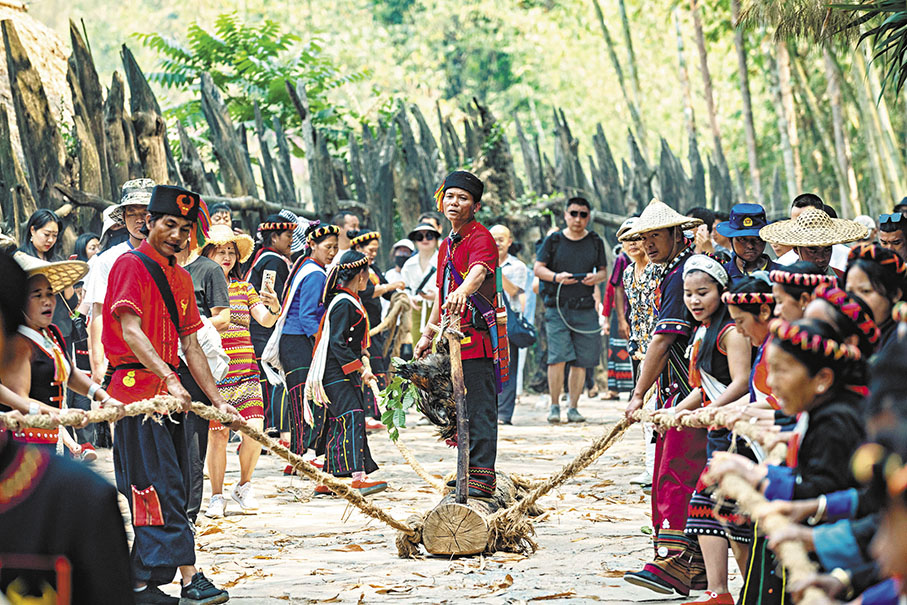 ◆翁丁古寨的拉木鼓儀式很是盛大。