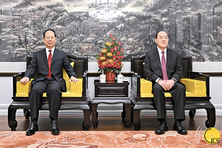 ◆澳門特區行政長官賀一誠（右）與中共中央政治局委員、全國政協副主席、中央統戰部部長石泰峰（左）會面。