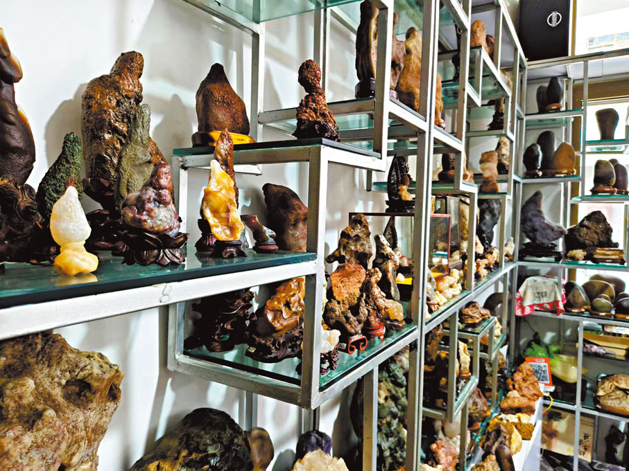 ◆馬建興收藏的黃河石千姿百態。