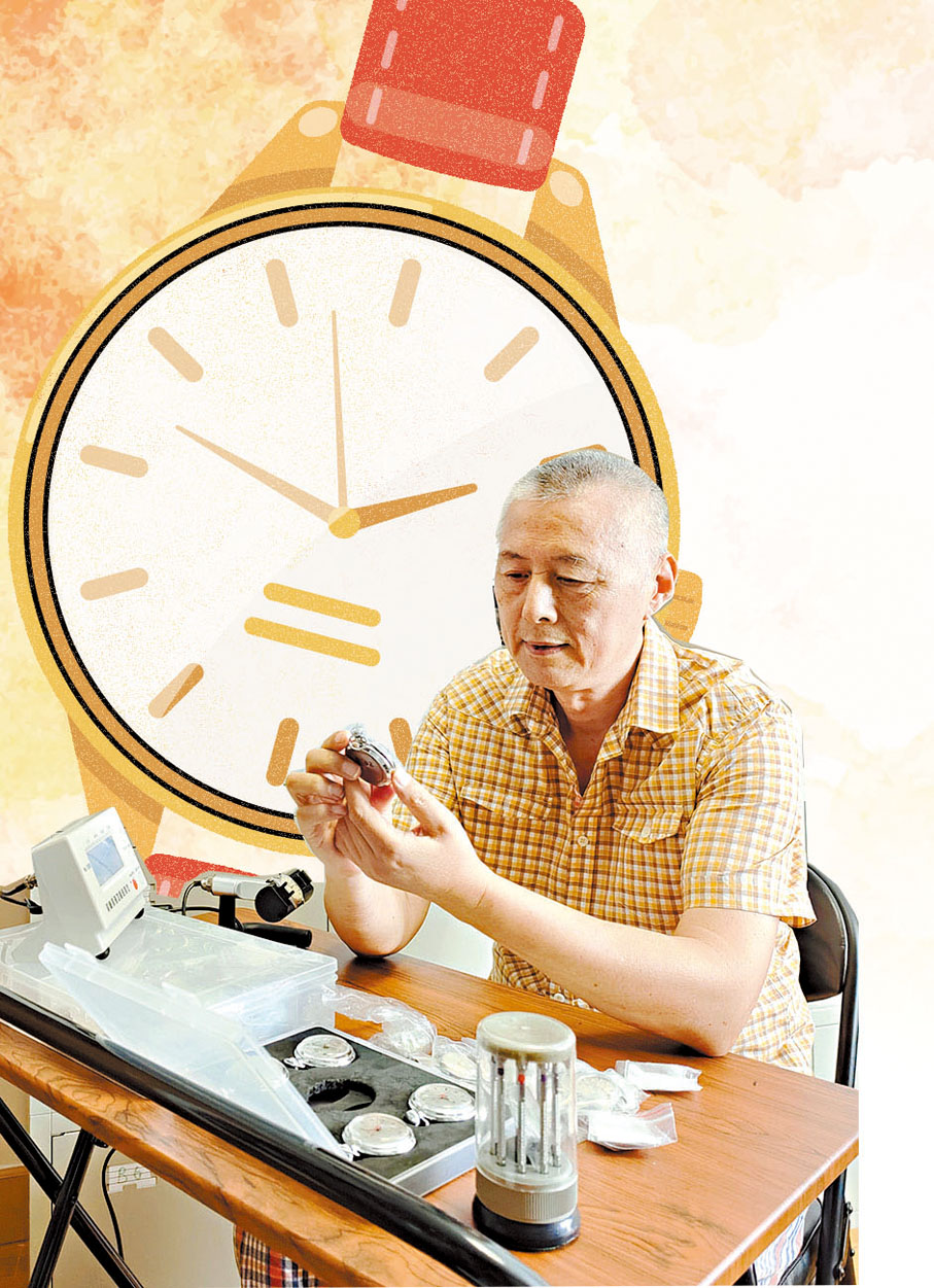 ◆包剛對收藏的國錶進行分類整理。