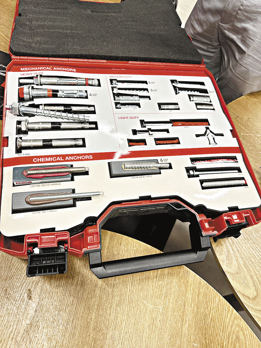 ◆喜利得自行設計生產的（石矢）螺絲。  