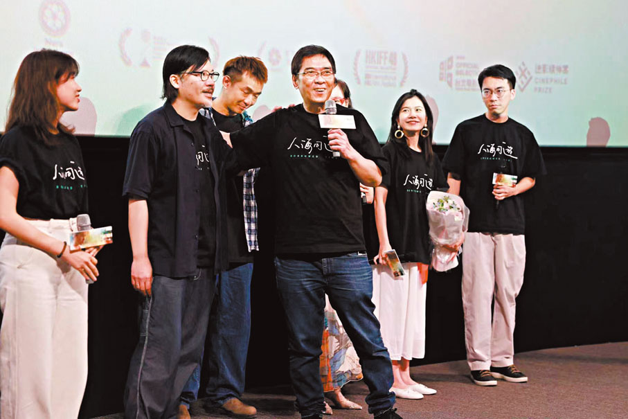 ◆關錦鵬和潘燚森現身電影廣州首映禮。