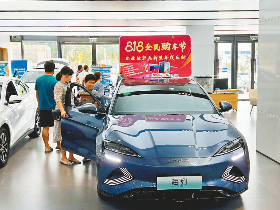 ◆截至今年7月底，全國充電設施總量達到1,060萬台，有效保障了2,500多萬輛新能源汽車的充電需求。 香港文匯報記者郭瀚林  攝