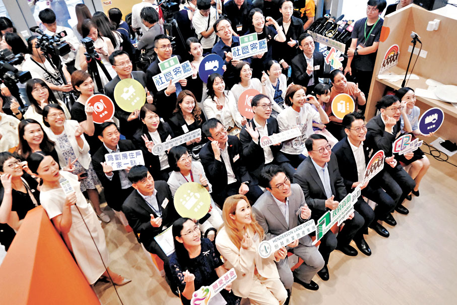 ◆政務司司長陳國基主持南昌社區客廳開幕典禮。 香港文匯報記者涂穴  攝