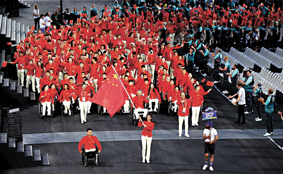◆中國體育代表團在開幕式上入場。 路透社