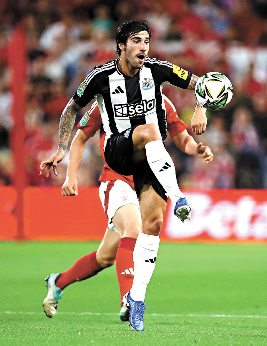 ◆東拿利在聯賽盃的比賽中解禁復出。  路透社